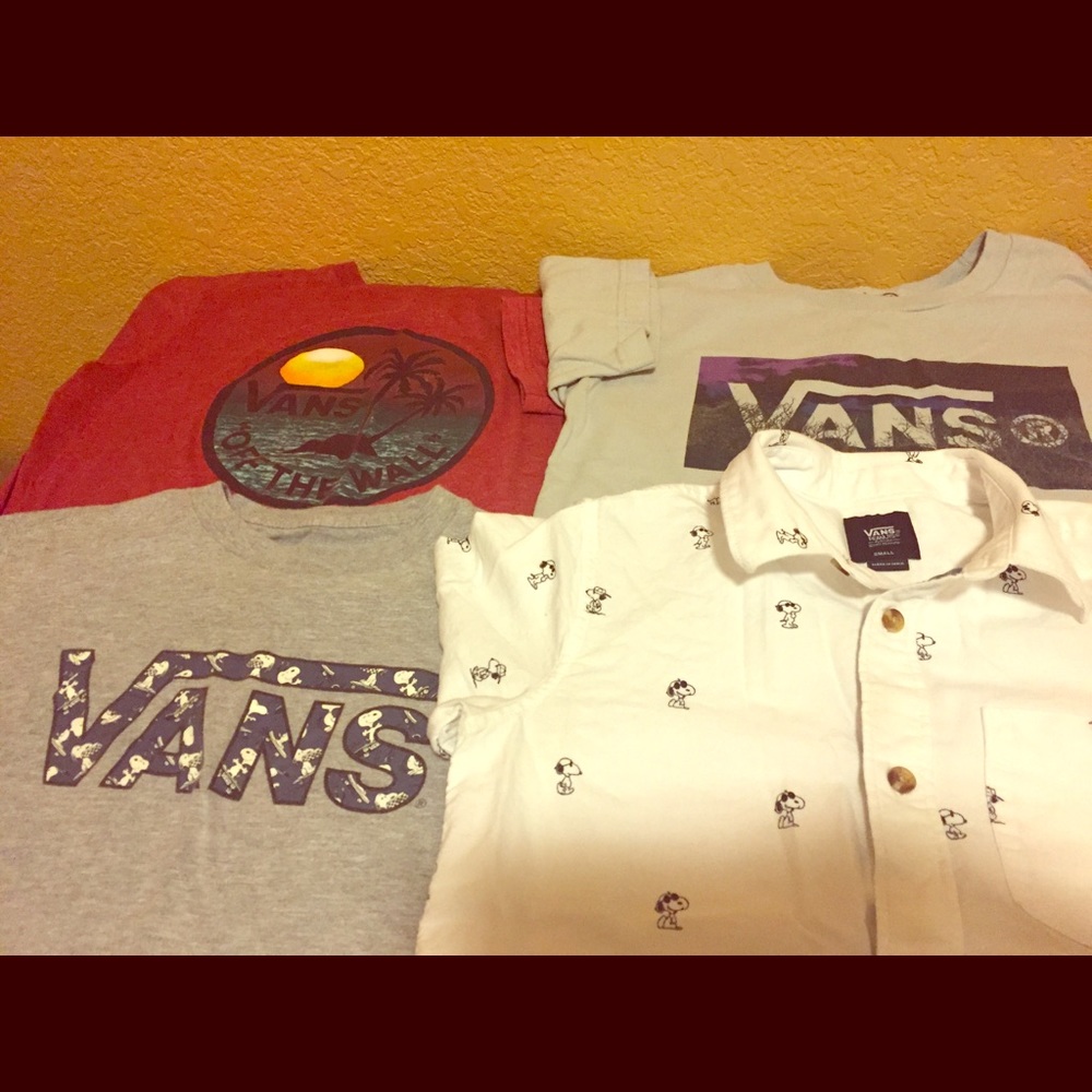 4 Boy’s Van’s shirts size Small incl Snoopy!